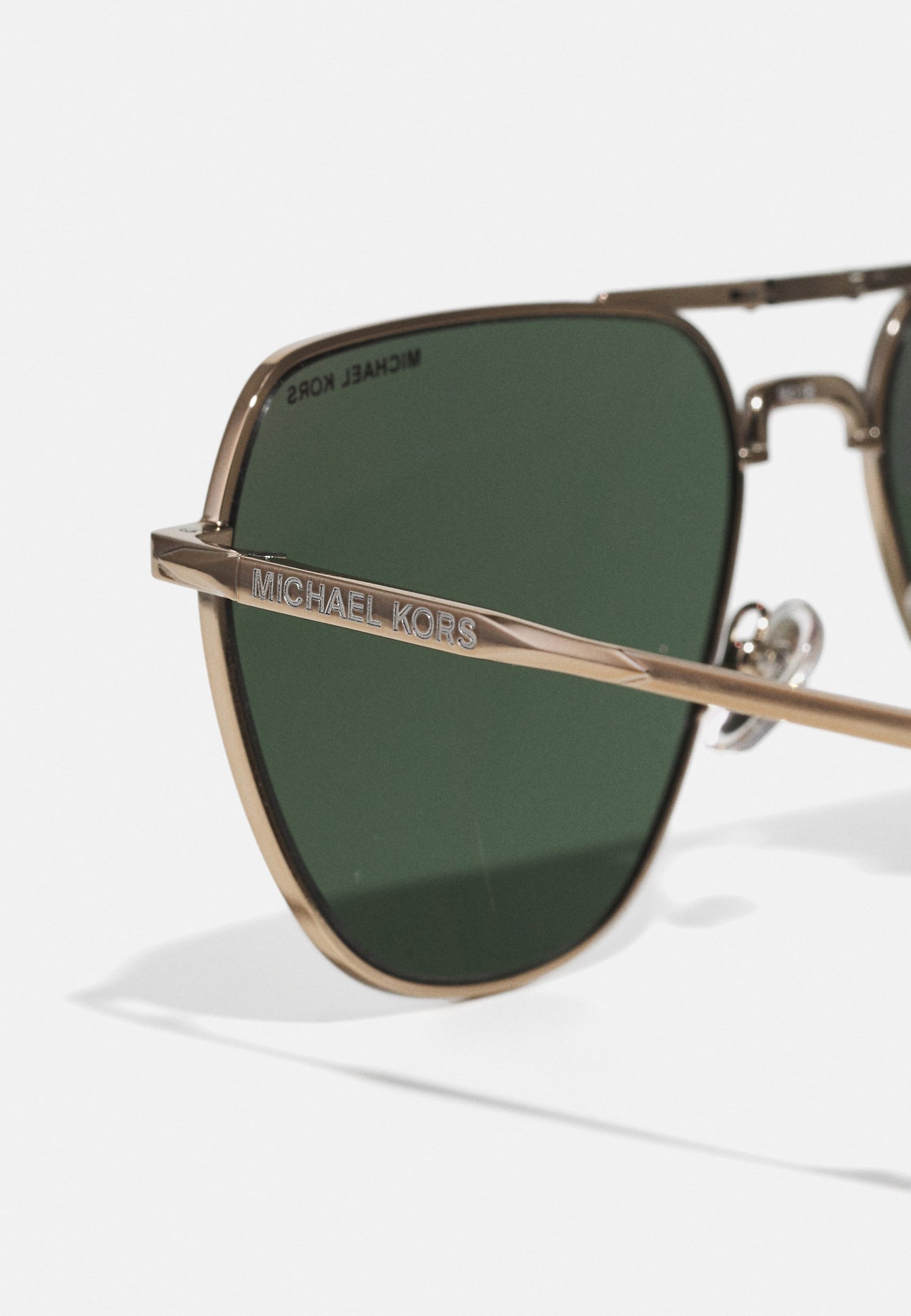 Michael Kors KESWICK - Lunettes de soleil - shiny gold /olive green