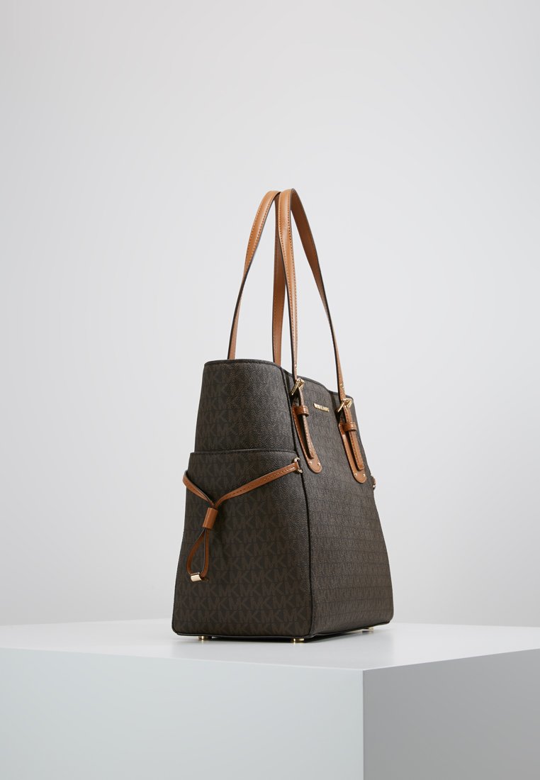 MICHAEL Michael Kors VOYAGER SIGNATURE TOTE - Sac à main - brown