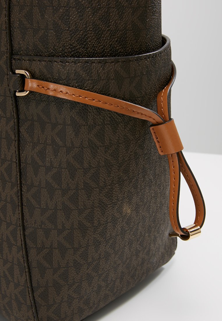 MICHAEL Michael Kors VOYAGER SIGNATURE TOTE - Sac à main - brown