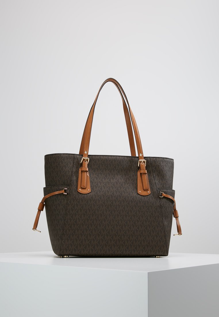 MICHAEL Michael Kors VOYAGER SIGNATURE TOTE - Sac à main - brown